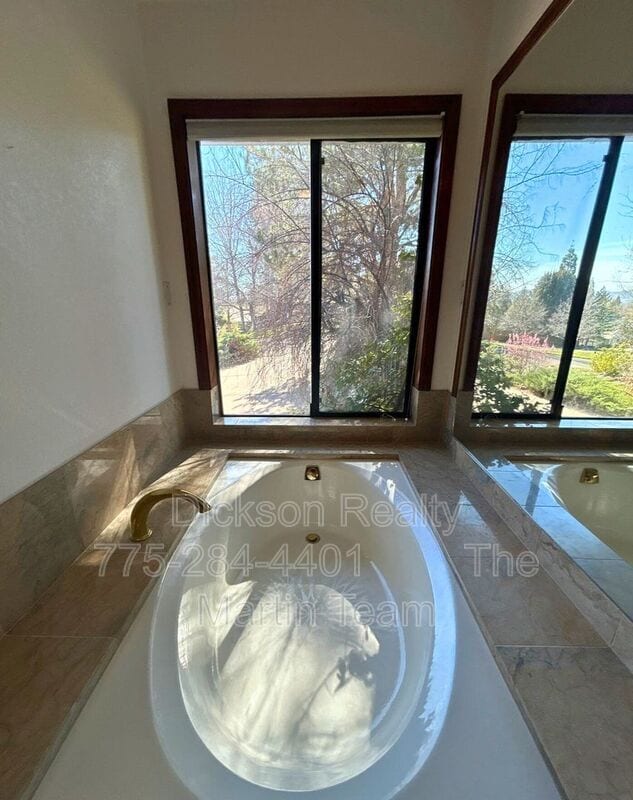 Building Photo - 2795 W Lake Ridge Shores