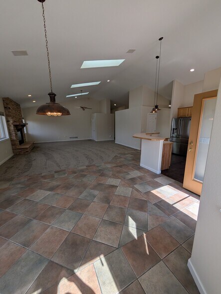 Building Photo - 5995 Burgess Rd