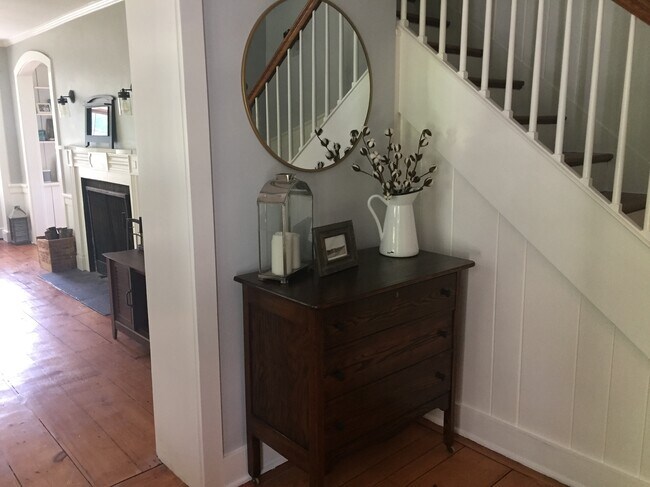 Building Photo - 166 Bush Ln