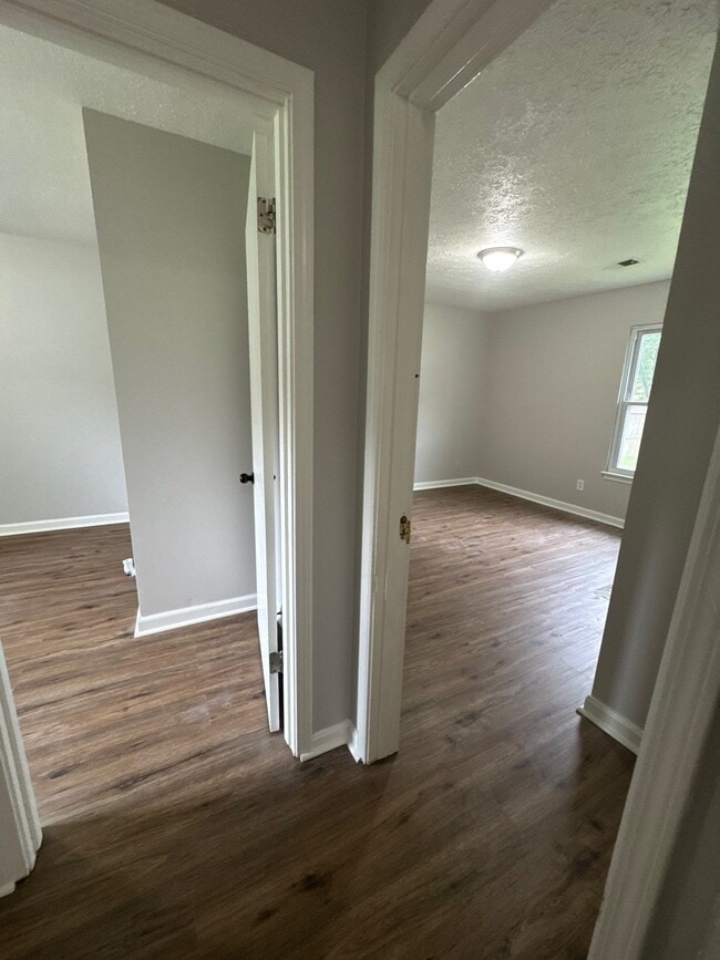 Building Photo - 9705 Turnpike View Dr