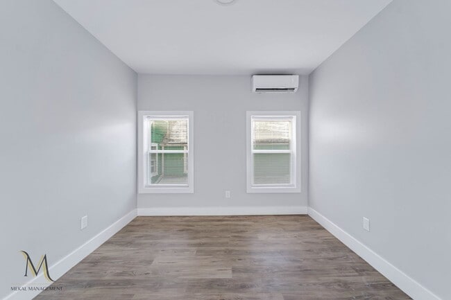 Building Photo - 403-405-405 S Elm St