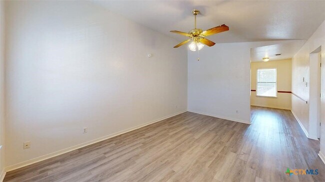 Building Photo - 204 W Truman Ave