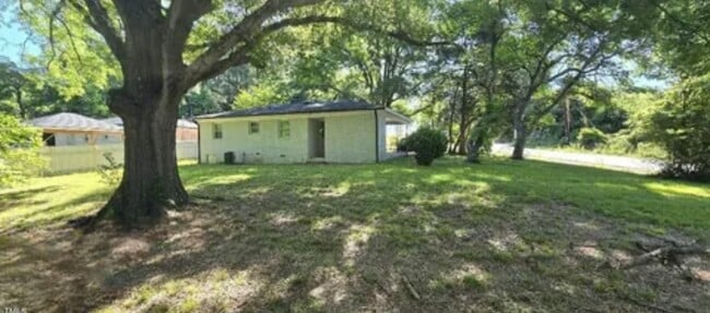 Building Photo - 626 N Hoover Rd