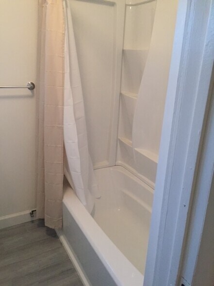 Building Photo - 1161 N Ditman Ave