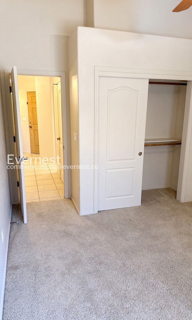 Building Photo - 3-Bed/2-Bath Home with Fenced Yard and Garage Parking/ Pet Friendly/Voucher Accepted/ Available S...