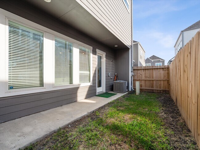 Building Photo - 8411 Berry Brush Ln