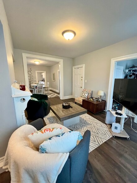 Building Photo - 42 Elmwood Ave