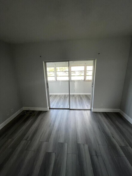 Building Photo - 1113 Lake Ter