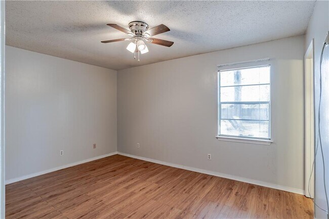 Building Photo - 6075 Quail Run S