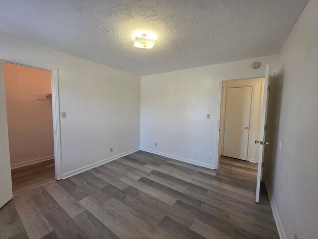 Building Photo - Charming 3-Bedroom Home with Spacious Back...