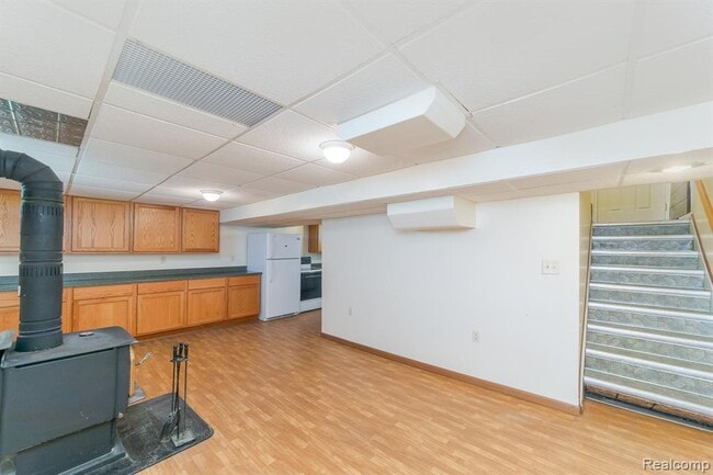 Building Photo - 305 E Granet Ave