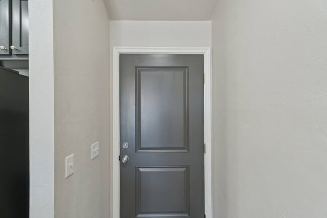 Building Photo - Beautiful 3 Bedroom, 2 Bath Home Close to Choctaw