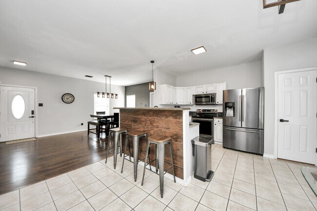 Building Photo - 1603 Dove Run
