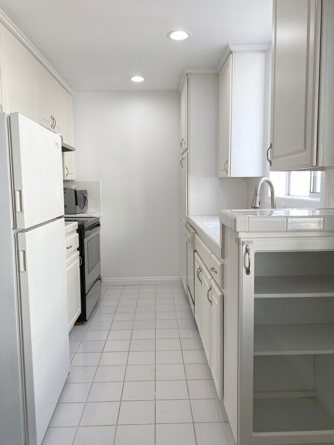 Kitchen - 917 2nd St