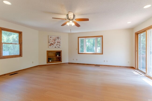 Building Photo - 6800 Oakmont Ct