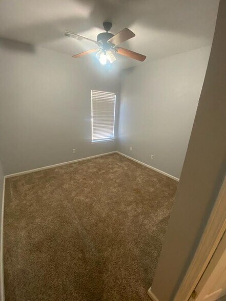 Building Photo - 3211 Fawn Dr