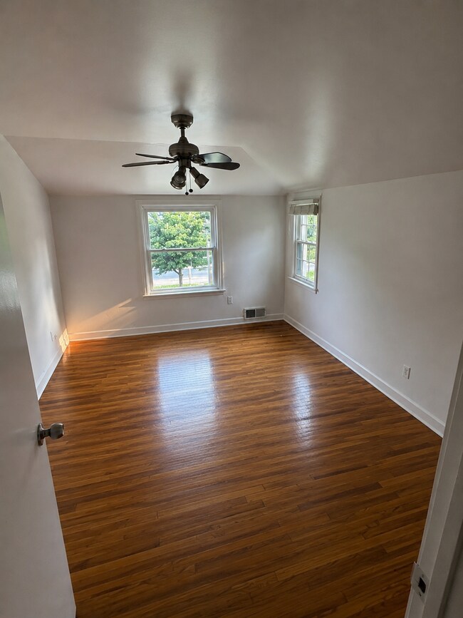 Building Photo - 864 Highland Ave