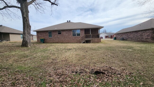 Building Photo - 2002 S Frankfort Ave