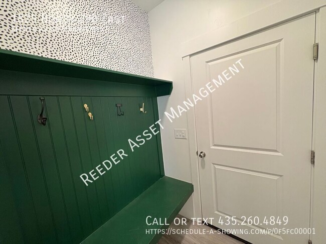 Building Photo - 290 1825 N