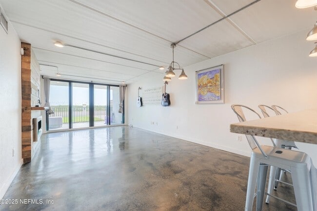 Building Photo - 275 1st St S