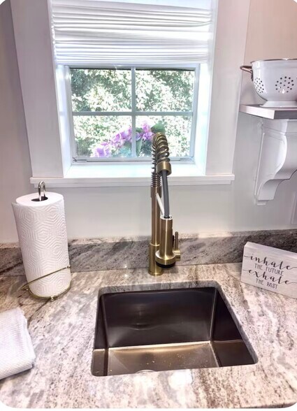 Building Photo - 686 Morford Ave