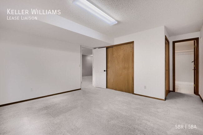 Building Photo - 8050 Butterweed Dr