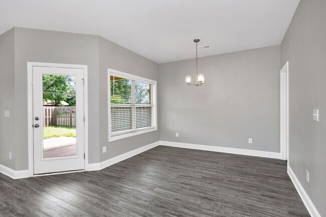 Building Photo - 153 Cherry Laurel Dr