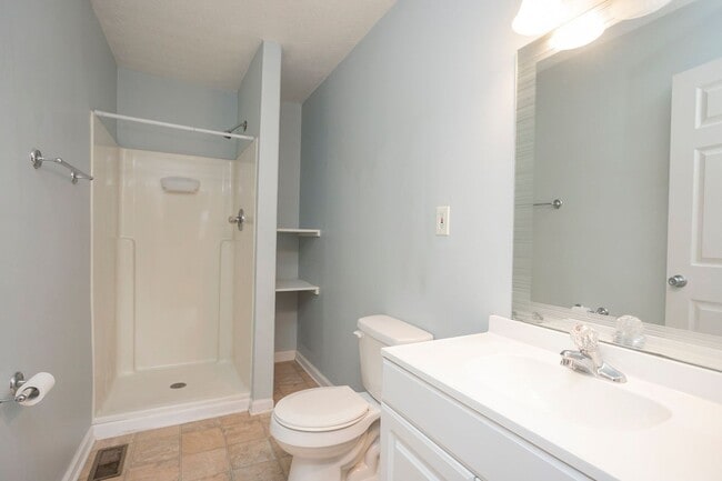 Building Photo - 3 Bed home in Carthage with large basement!