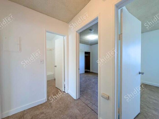 Building Photo - Upstairs 2 Bedroom 1 Bath with Massive Walk In Closet, Covered Gated Parking
