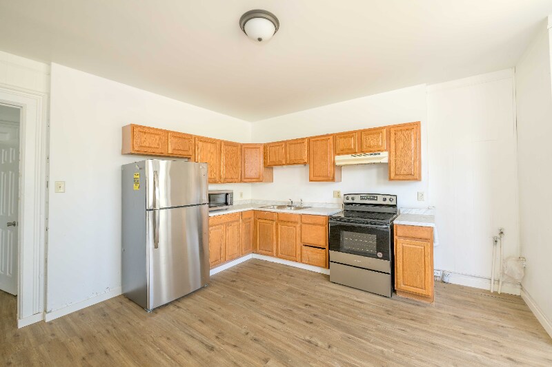 Building Photo - 50 E 4th St