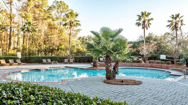 Building Photo - Two bedroom condo with garage - James Island