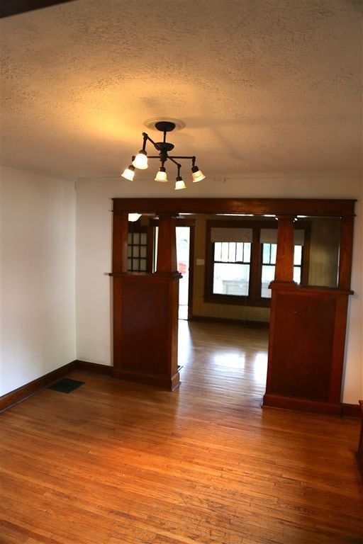 Building Photo - 2 bedroom, 1 bath Home - MUST SEE!