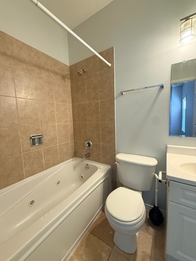 Building Photo - 6823 S Dorchester Ave