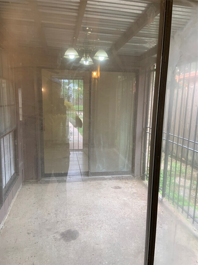 Building Photo - 5613 Hollow Pines Dr