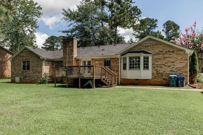 Building Photo - 225 Lost Tree Trail