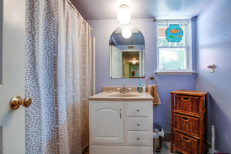 Building Photo - 2251 Markham Ave