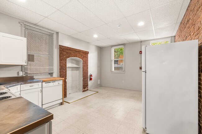 Building Photo - 1502 W Mt Royal Ave