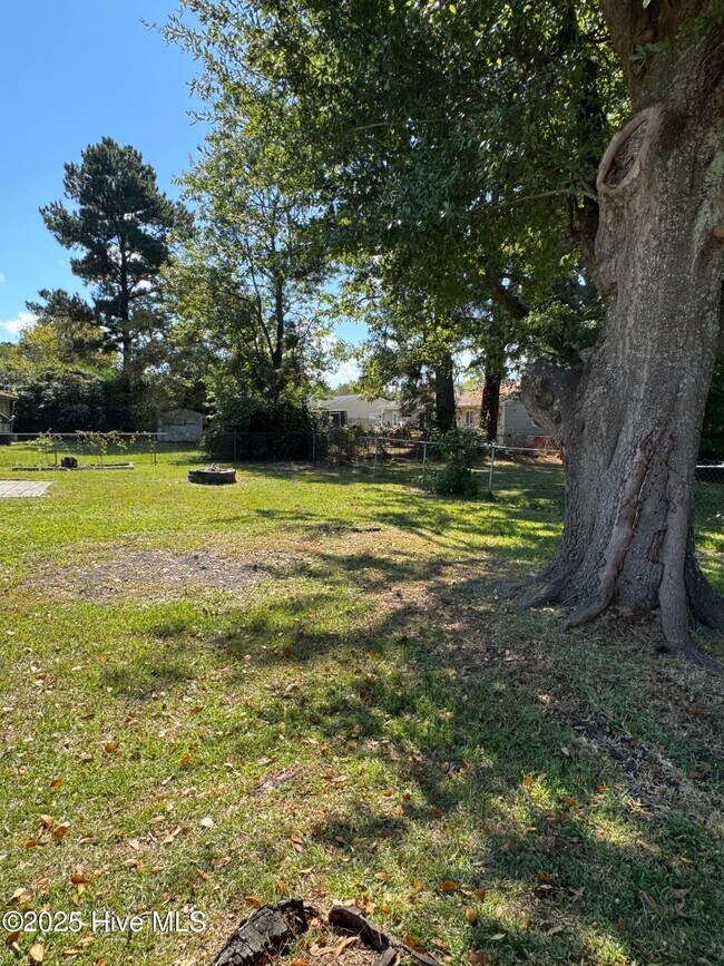 Building Photo - 502 Dale Ct