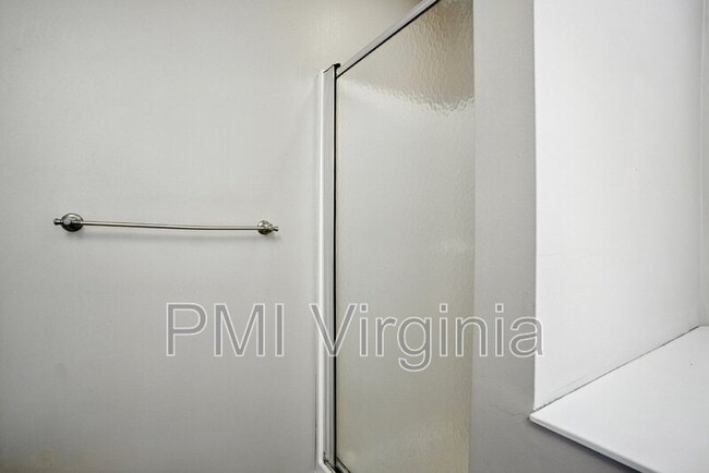 Building Photo - 312 Hickory Hinge Way