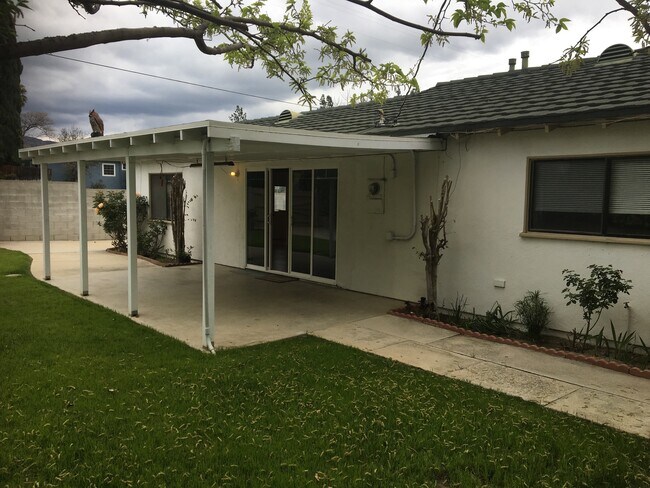 Building Photo - Single story 3 bed, 2 bath home with RV Ac...