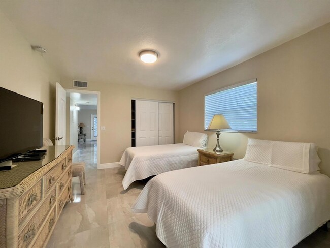 Building Photo - 117 Flanders C