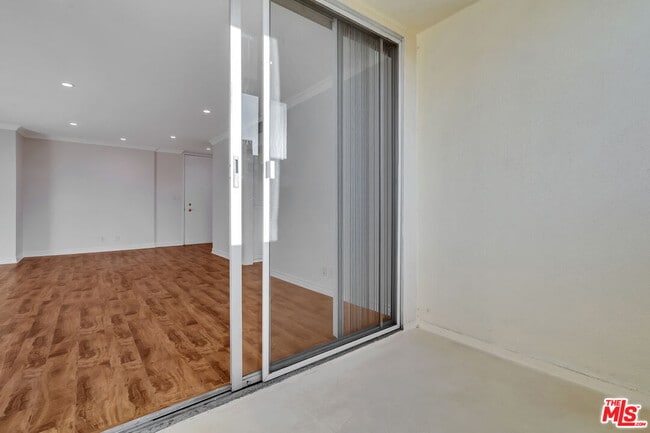 Building Photo - 432 N Palm Dr