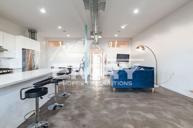 Building Photo - Prime Commercial Office Space Available Beverly Blvd Los Angeles