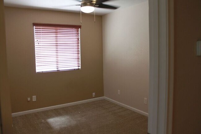 Building Photo - Awesome Mesa Location! Recker and Brown