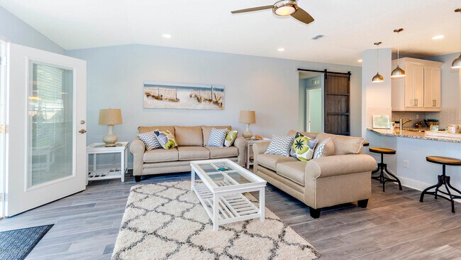Building Photo - 707 Amberjack Ln