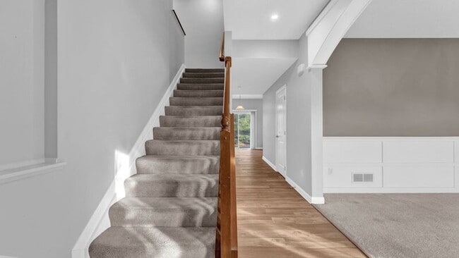 Building Photo - 6294 New Albany Rd W