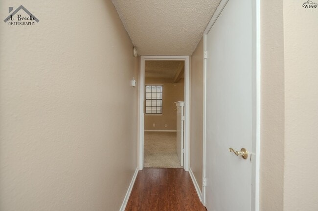 Building Photo - 5222 Jamaica Dr