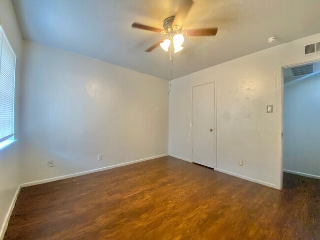 Building Photo - 4613 Belton Ave