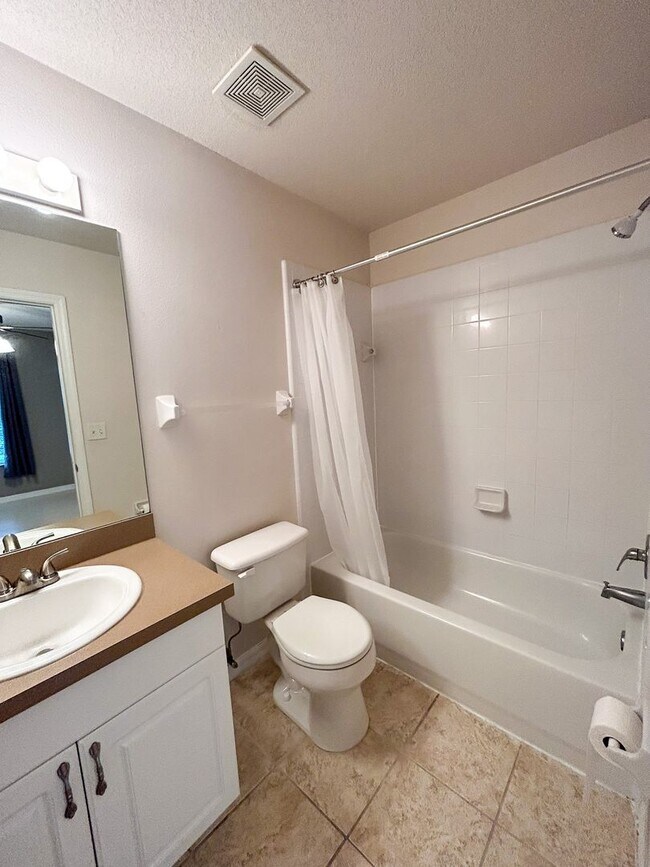 Building Photo - Hailey Gardens #125