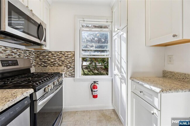 Building Photo - 25- 18 High St